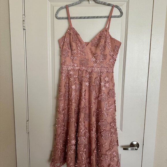 Dress the Population Tahani Floral Embroidered Fit & Flare Midi Dress - Blush/L - Picture 4 of 6